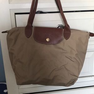 Long champ medium size bag